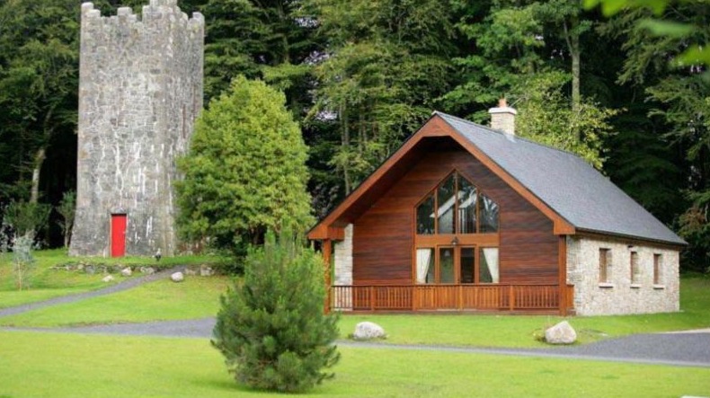 Mount Falcon Estate - Woodland lodge estate